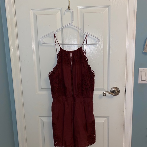 Burgundy lace romper - Picture 4 of 5